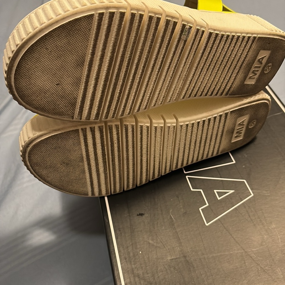 Mia Platform Sandals - Picture 8 of 9